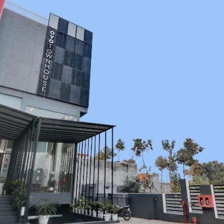 Hotel Landmark, Lakhnau Kültér fotó