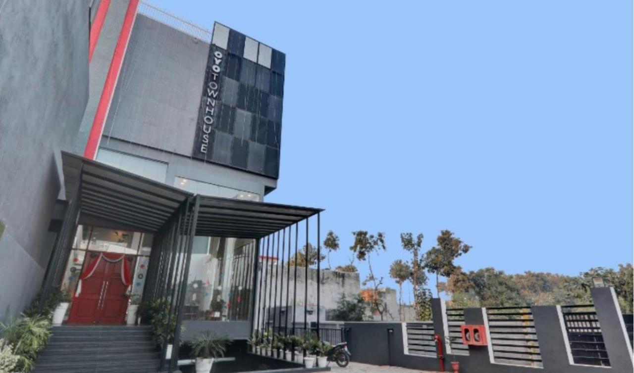 Hotel Landmark, Lakhnau Kültér fotó