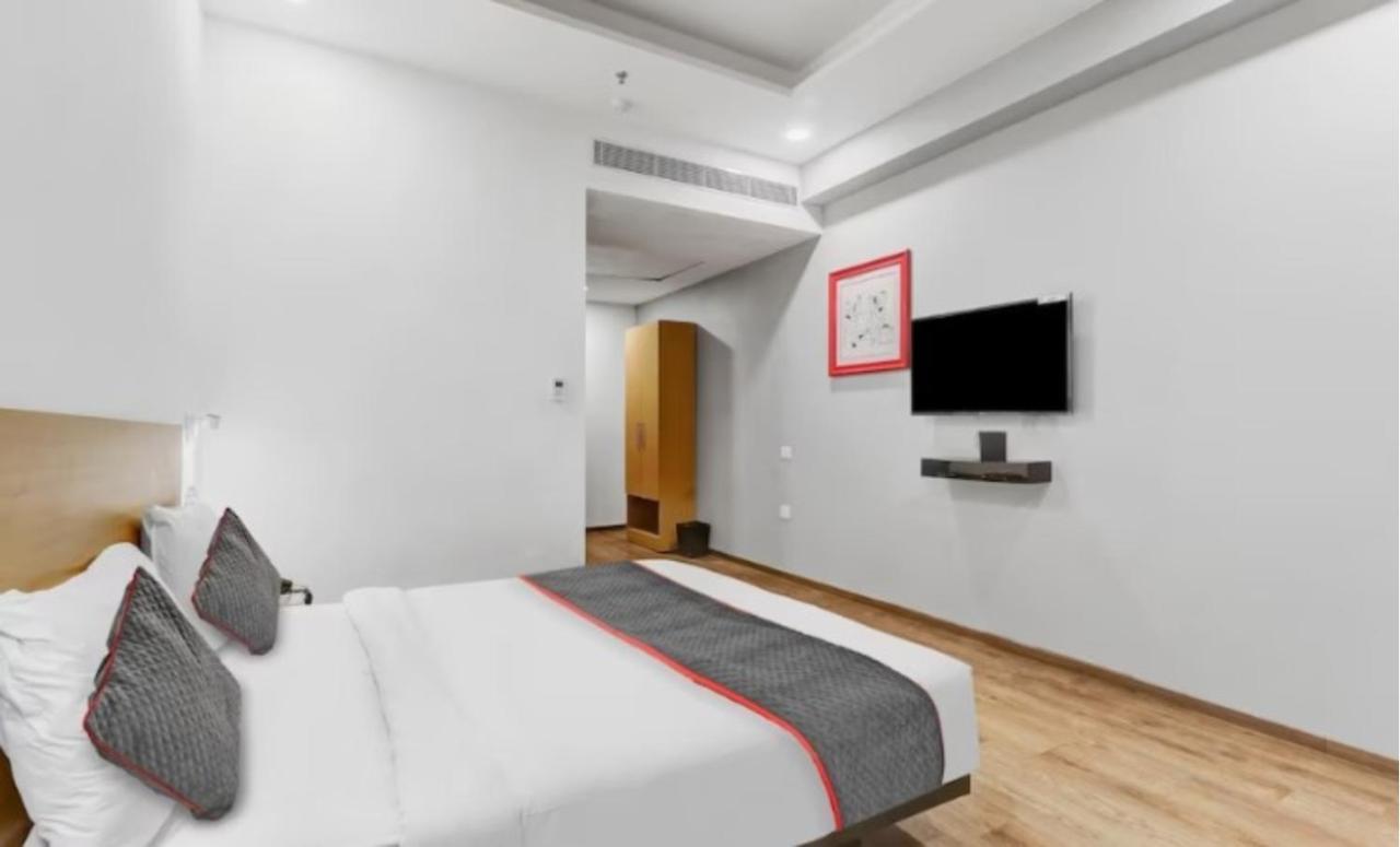 Hotel Landmark, Lakhnau Kültér fotó