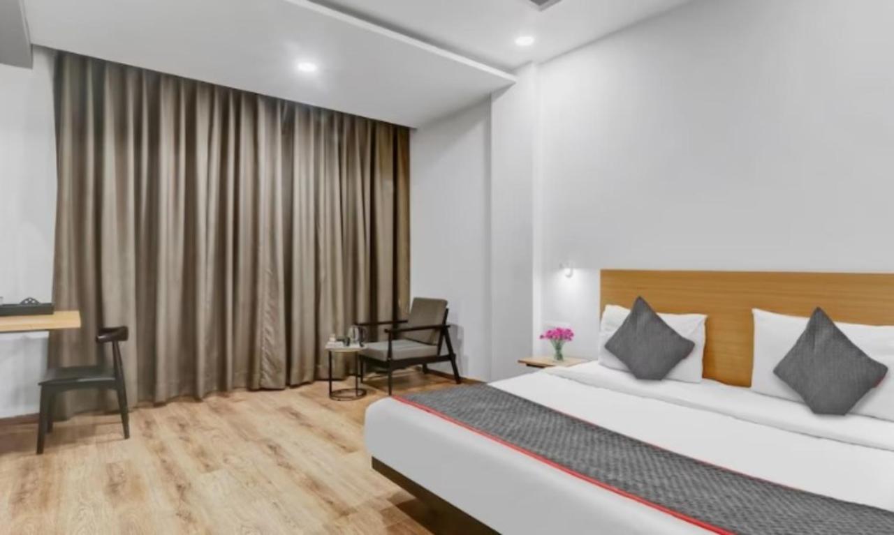 Hotel Landmark, Lakhnau Kültér fotó